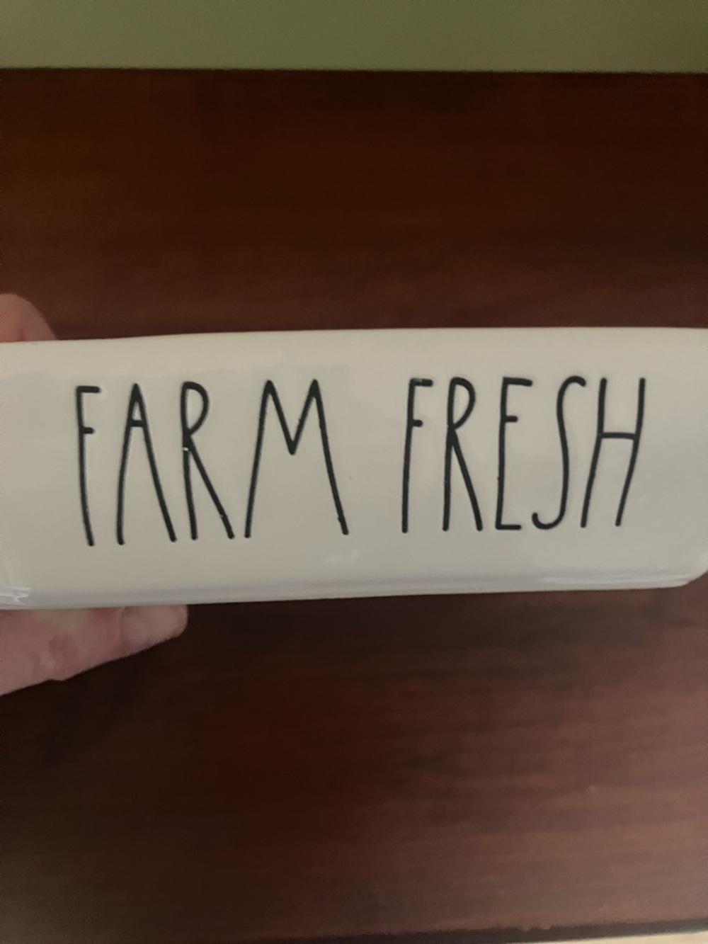 Rae Dunn FARM FRESH 6 egg holder keeper country breakfast half dozen EUC - Picture 3 of 5